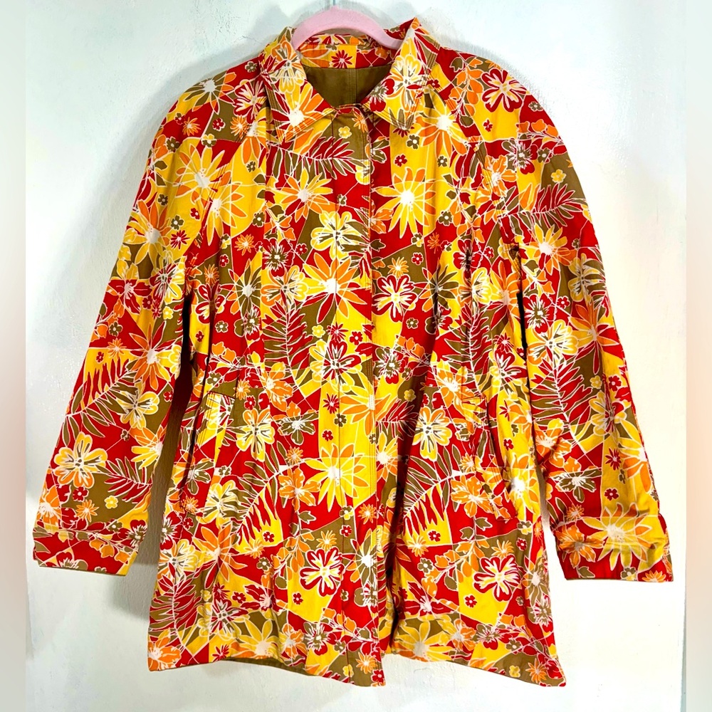 Anne Klein -Reversible Floral/khaki shirt trench coat with 2 pockets.Size Large
